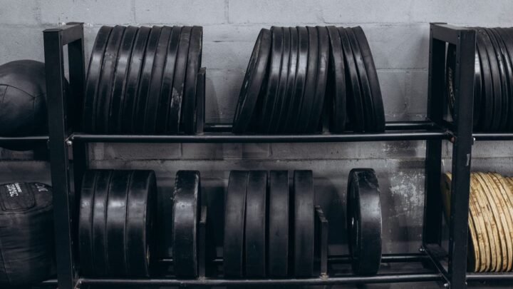 Bumper Plates vs Iron Plates: Which to Buy for a Garage Gym